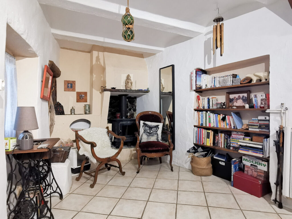 Maison de village de 104m2 avec terrasse – 5 pièces – 3 chambres – 104 m²