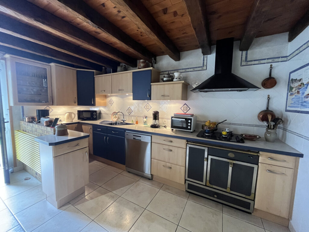 MAISON A LA CAMPAGNE AVEC PISCINE  – 4 pièces – 2 chambres – 121 m²