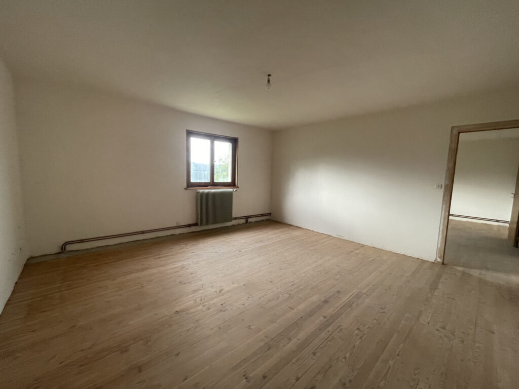 Maison à rénover en camapgne avec dépendance – 5 pièces – 4 chambres – 120 m²