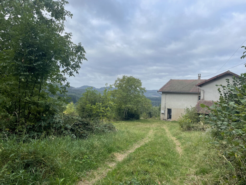 Maison à rénover en camapgne avec dépendance – 5 pièces – 4 chambres – 120 m²