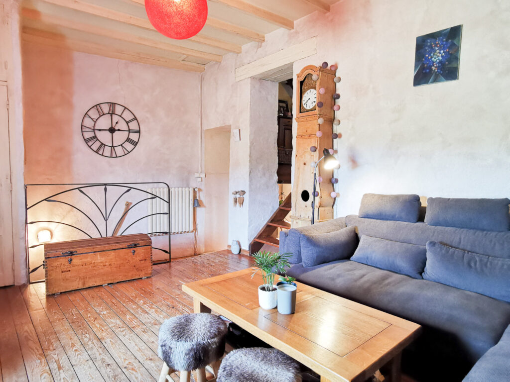 Maison de village de 104m2 avec terrasse – 5 pièces – 3 chambres – 104 m²