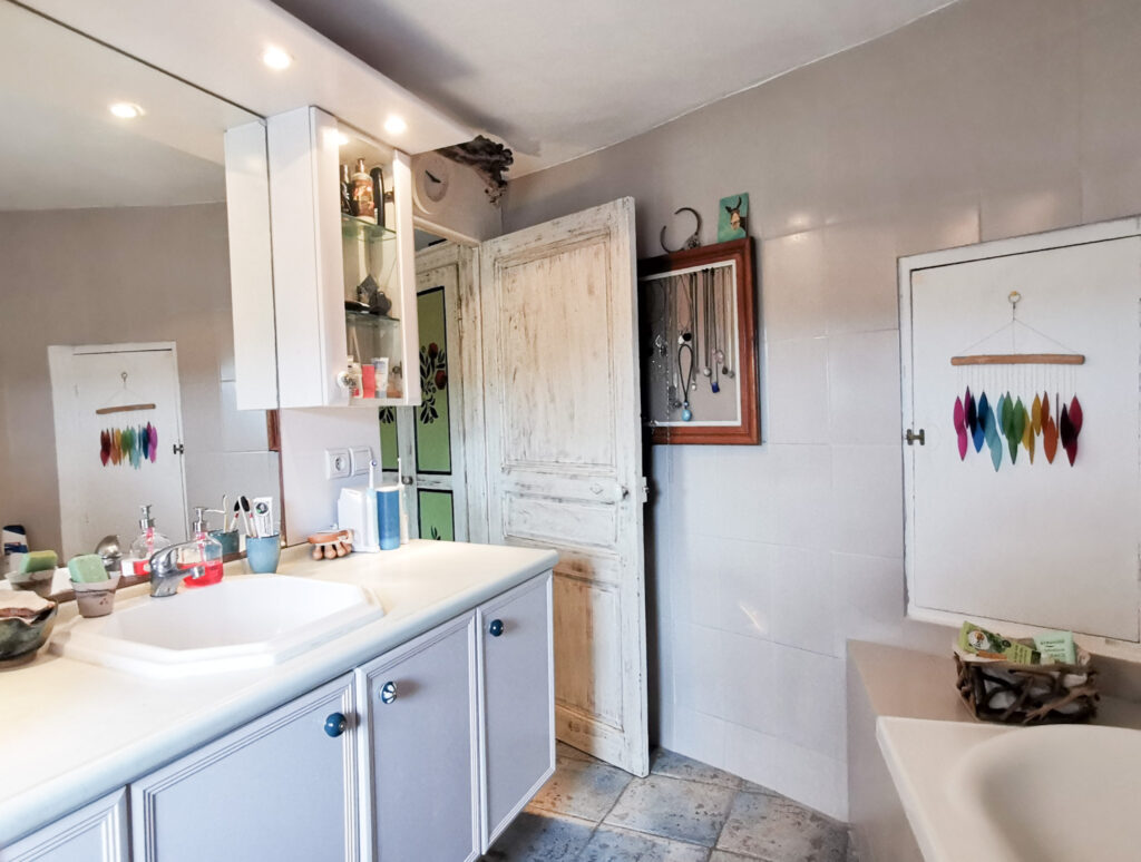 Maison de village de 104m2 avec terrasse – 5 pièces – 3 chambres – 104 m²