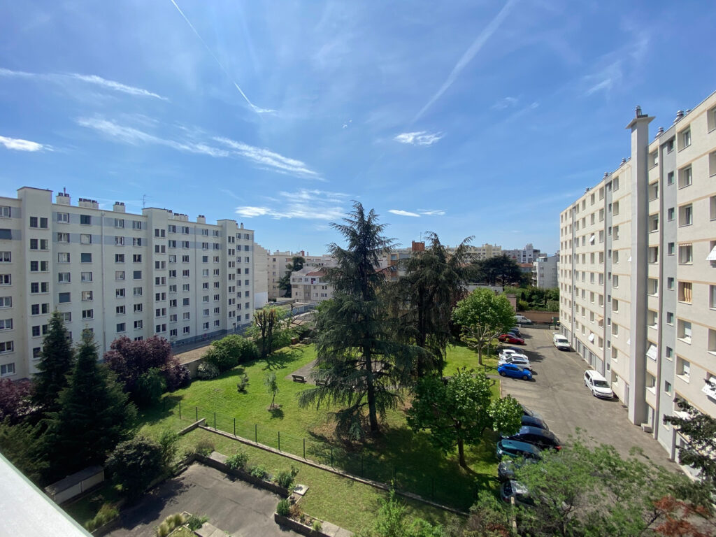 Monplaisir, T5 lumineux avec balcon  – 5 pièces – 3 chambres – 97 m²