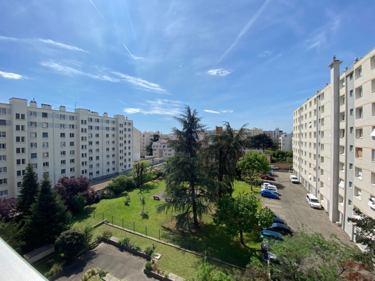 Monplaisir, T5 lumineux avec balcon  – 5 pièces – 3 chambres – 97 m²