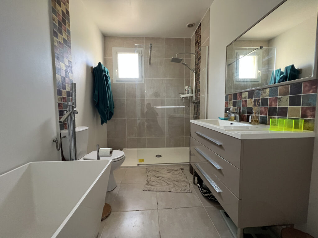 MAISON T5 + APPARTEMENT T4 A VENDRE SUR BEAUMONT DE PERTUIS – 9 pièces – 7 chambres – 186.62 m²