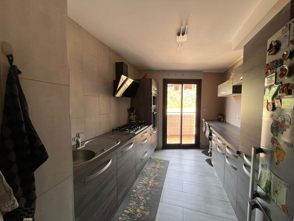 HYPER CENTRE LA TRINITE, 4 pièces d’angle, 77m2, 2 balcons,  – 4 pièces – 3 chambres – 77 m²