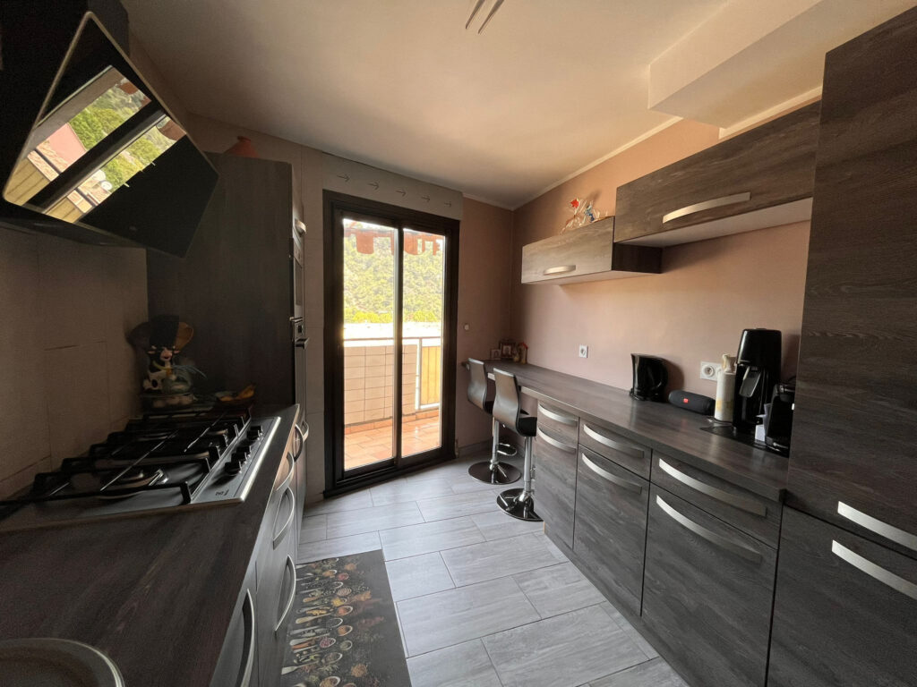 HYPER CENTRE LA TRINITE, 4 pièces d’angle, 77m2, 2 balcons,  – 4 pièces – 3 chambres – 77 m²