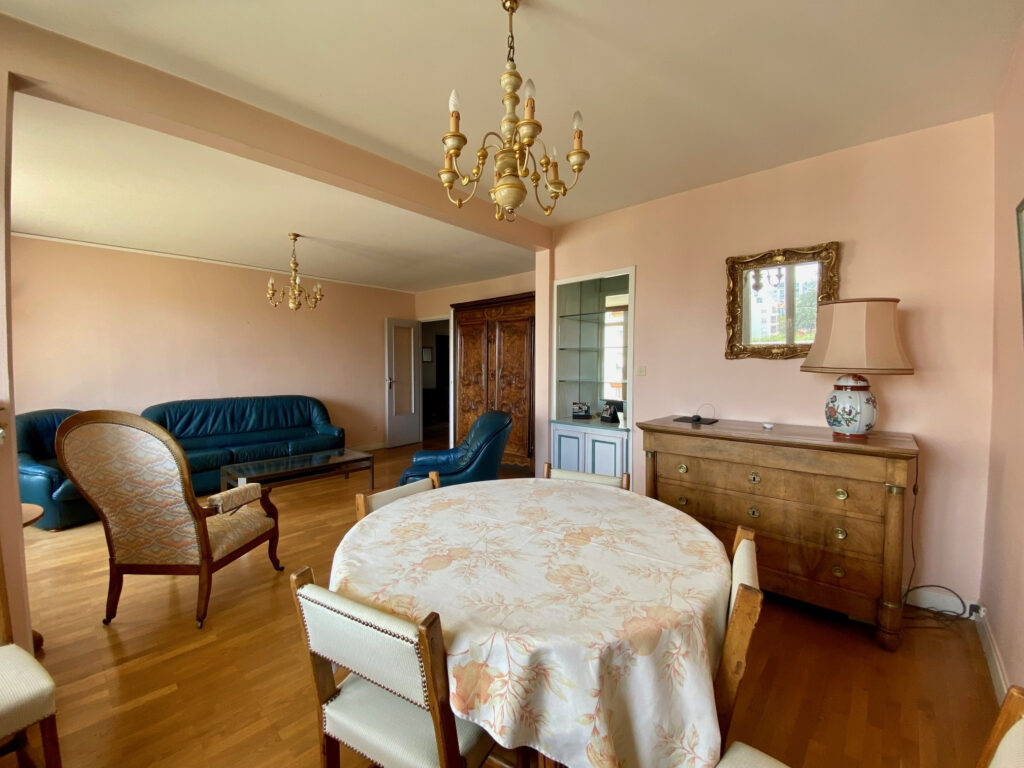 Monplaisir, T5 lumineux avec balcon  – 5 pièces – 3 chambres – 97 m²