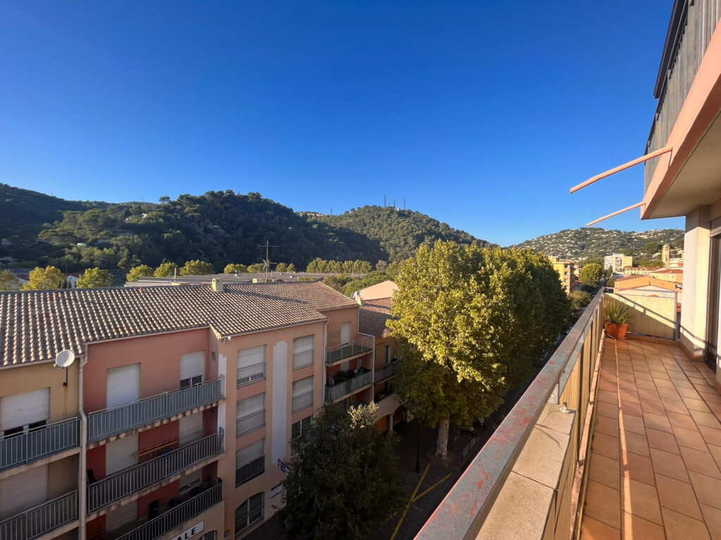 HYPER CENTRE LA TRINITE, 4 pièces d’angle, 77m2, 2 balcons,  – 4 pièces – 3 chambres – 77 m²