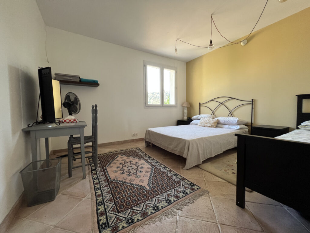 MAISON T5 + APPARTEMENT T4 A VENDRE SUR BEAUMONT DE PERTUIS – 9 pièces – 7 chambres – 186.62 m²