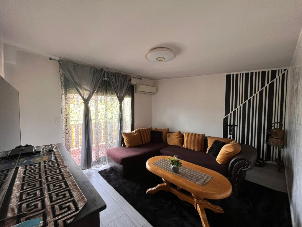 HYPER CENTRE LA TRINITE, 4 pièces d’angle, 77m2, 2 balcons,  – 4 pièces – 3 chambres – 77 m²