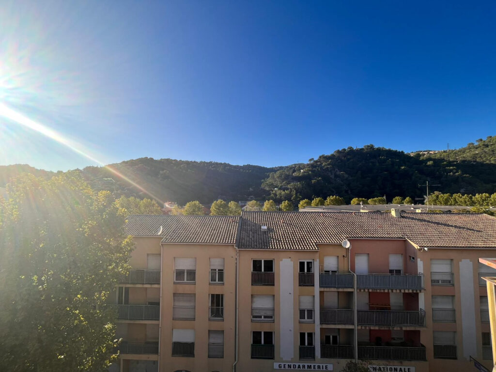 HYPER CENTRE LA TRINITE, 4 pièces d’angle, 77m2, 2 balcons,  – 4 pièces – 3 chambres – 77 m²