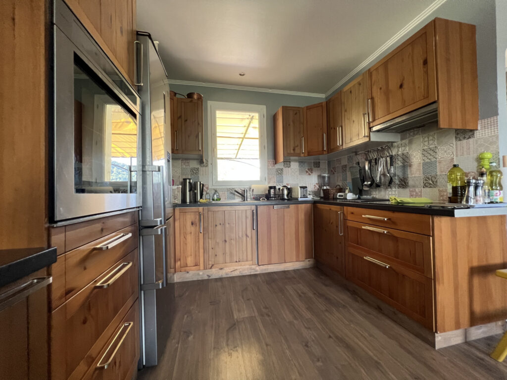 MAISON T5 + APPARTEMENT T4 A VENDRE SUR BEAUMONT DE PERTUIS – 9 pièces – 7 chambres – 186.62 m²