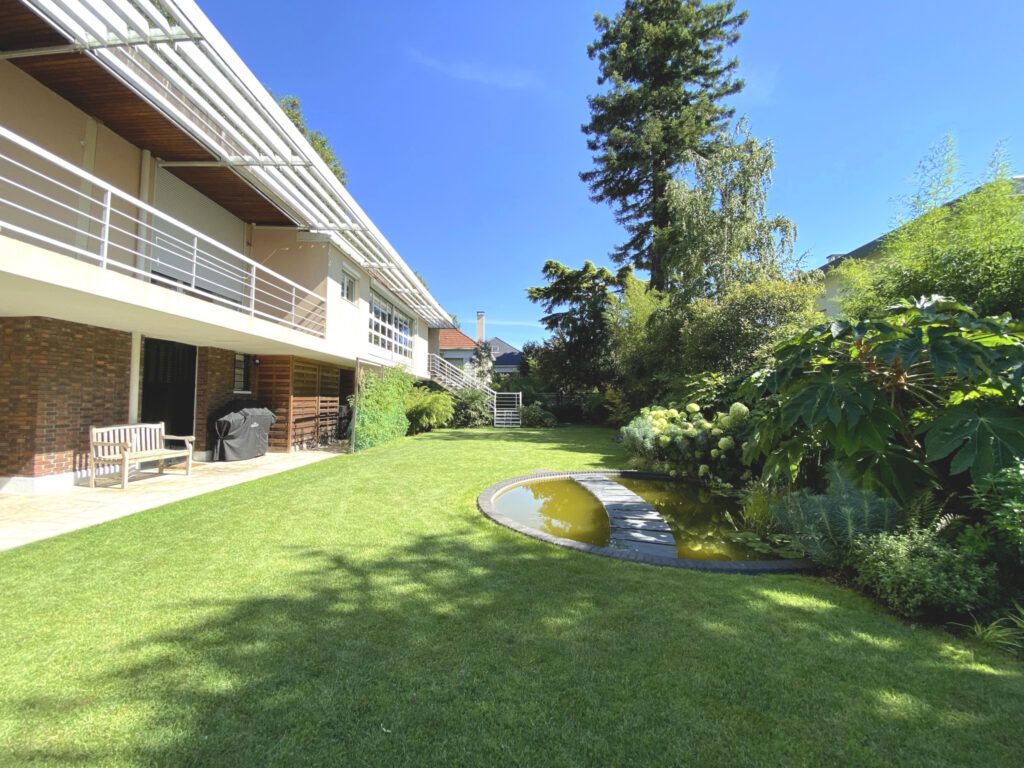 Maison d’architecte en bord de Marne – 7 pièces – 4 chambres – 180 m²