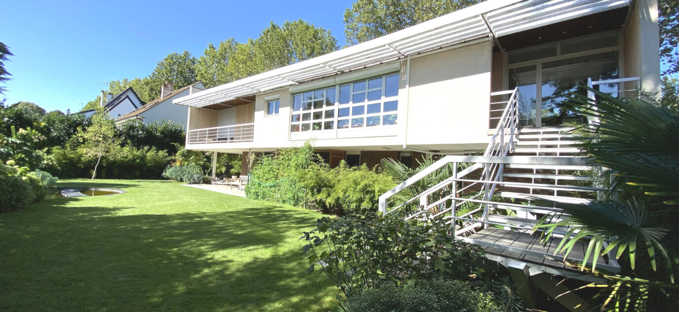 Maison d’architecte en bord de Marne – 7 pièces – 4 chambres – 180 m²