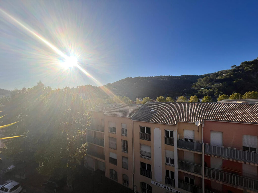 HYPER CENTRE LA TRINITE, 4 pièces d’angle, 77m2, 2 balcons,  – 4 pièces – 3 chambres – 77 m²