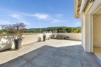 Appartement au dernier étage au coeur de ville – 3 pièces – 2 chambres – 86 m²