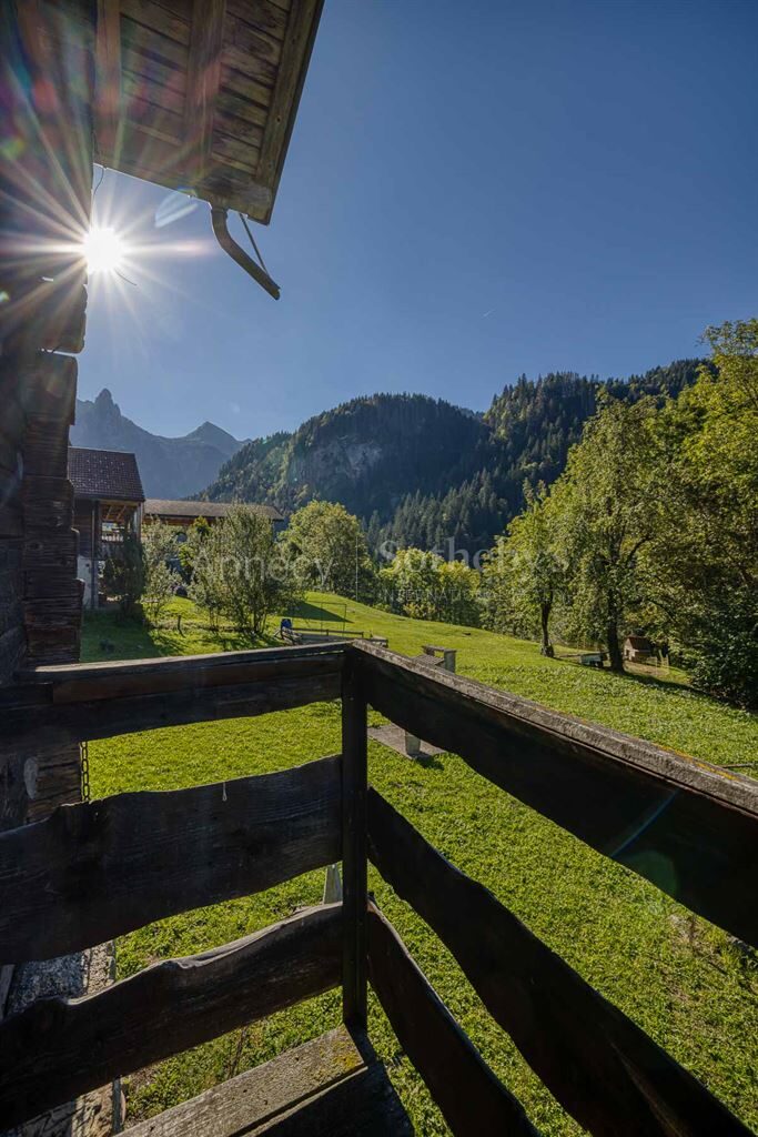 Chalet avec gros potentiel secteur Manigod – 4 pièces – 3 chambres – 220 m²