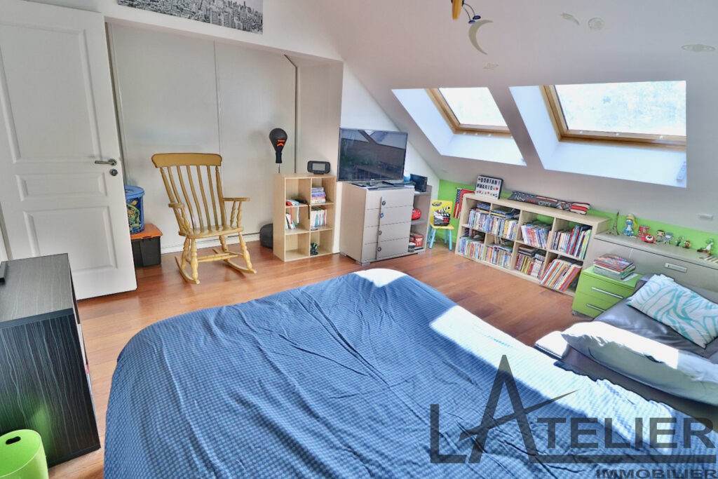 Maison Moderne de 250m2 avec 6 chambres et piscine – 9 pièces – 7 chambres – 250 m²