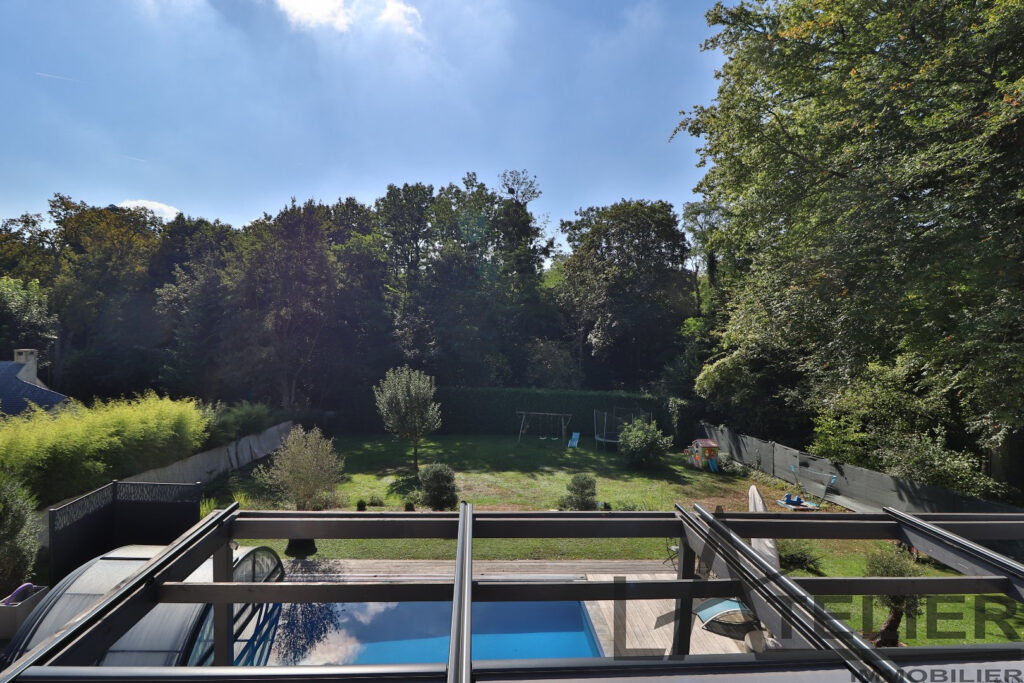 Maison Moderne de 250m2 avec 6 chambres et piscine – 9 pièces – 7 chambres – 250 m²