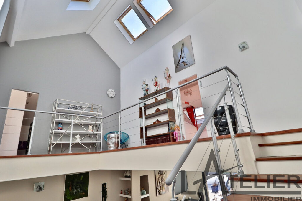 Maison Moderne de 250m2 avec 6 chambres et piscine – 9 pièces – 7 chambres – 250 m²