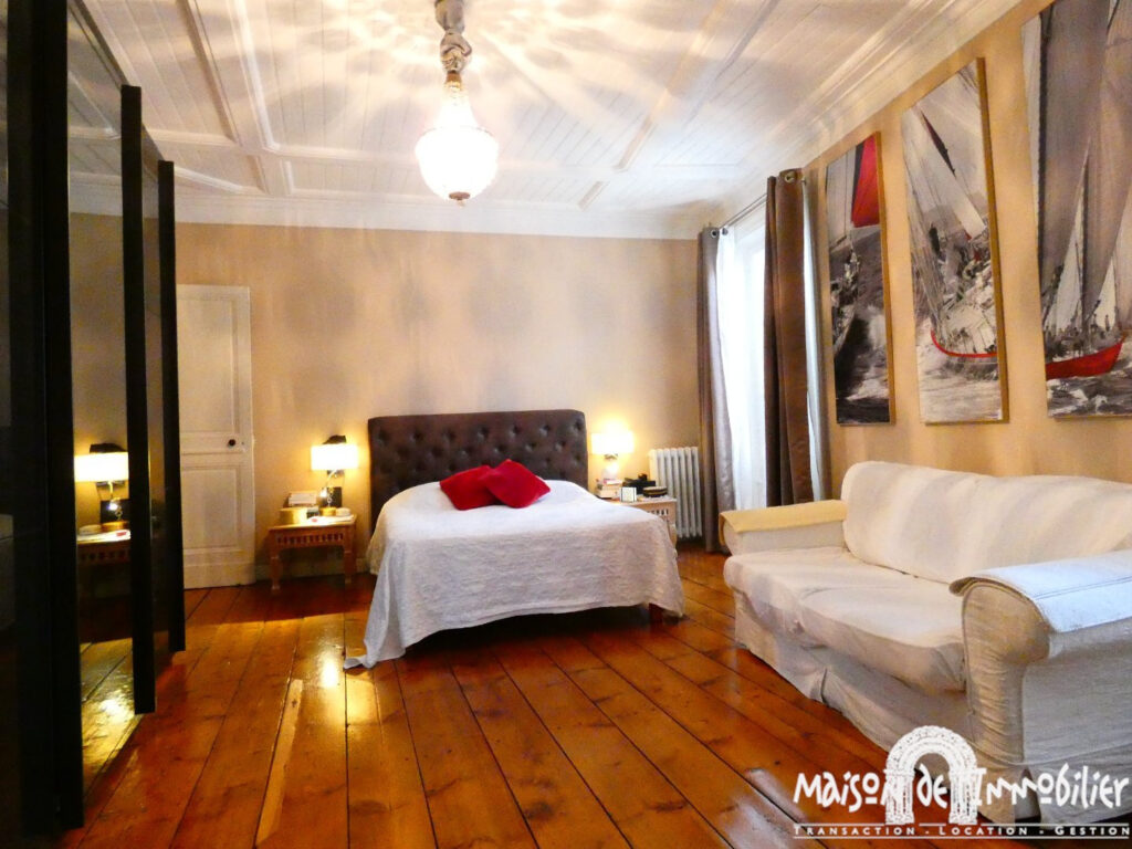 Vieux COGNAC – 5 pièces – 2 chambres – 128 m²