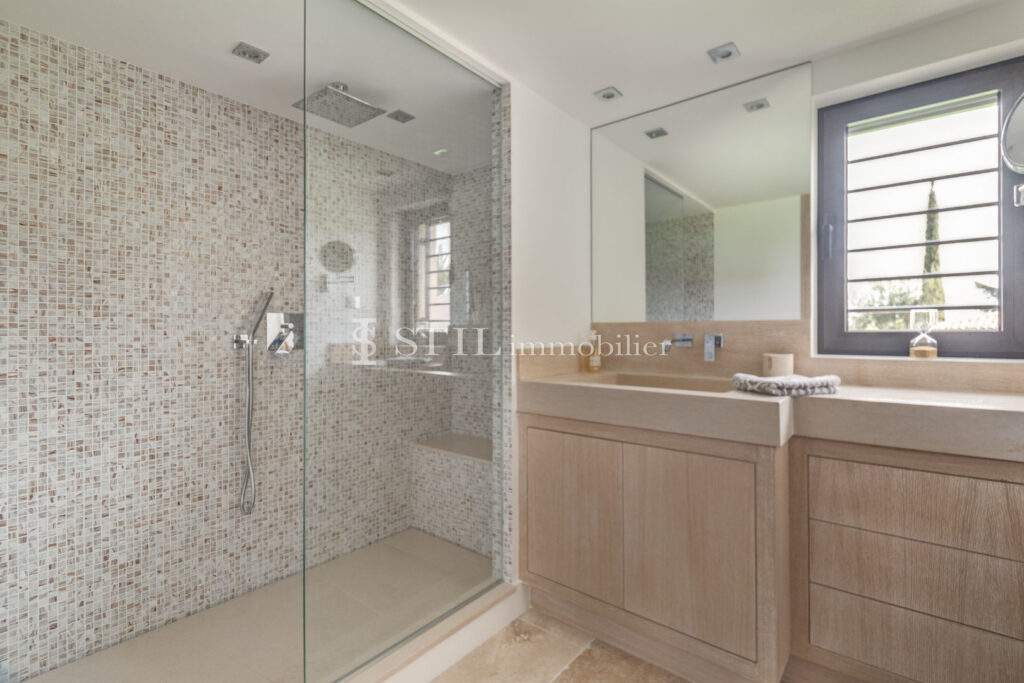 location villa 6 Pièce(s) – 6 pièces – 5 chambres – 266.00 m²