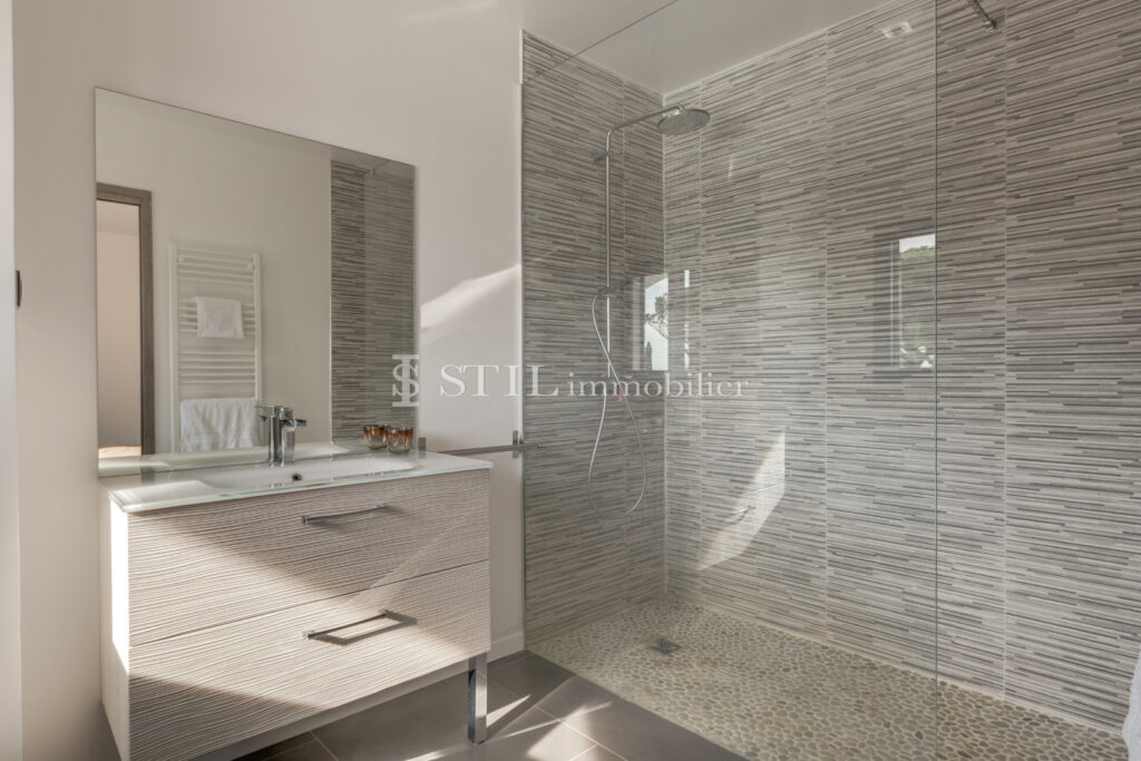 vente villa 5 Pièce(s) – 5 pièces – 4 chambres – 200.00 m²