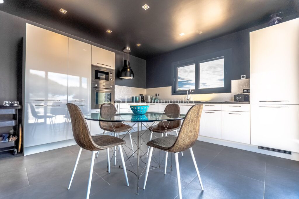 vente villa 5 Pièce(s) – 5 pièces – 4 chambres – 200.00 m²