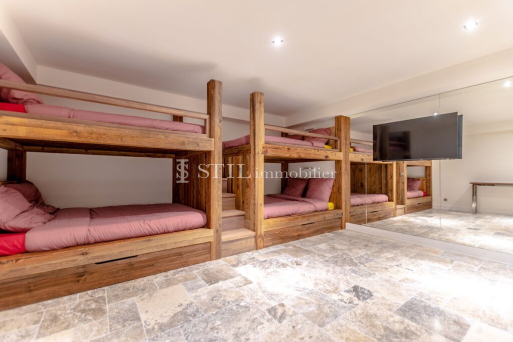 location villa 6 Pièce(s) – 6 pièces – 5 chambres – 380.00 m²