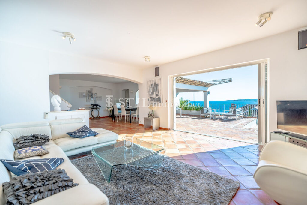 location villa 5 Pièce(s) – 5 pièces – 4 chambres – 200.00 m²