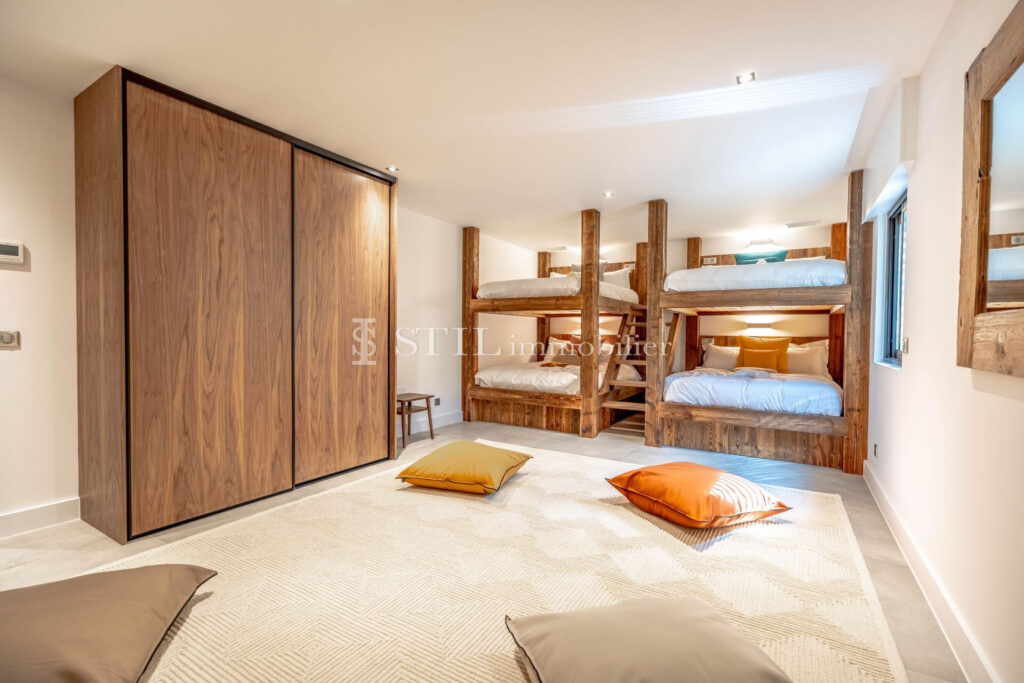 location villa 6 Pièce(s) – 6 pièces – 4 chambres – 366.00 m²