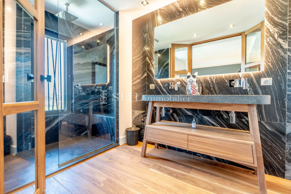 location villa 6 Pièce(s) – 6 pièces – 4 chambres – 366.00 m²