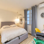 Appartement rénové au centre historique de Grimaud  – 3 pièces – 2 chambres – 72.00 m²