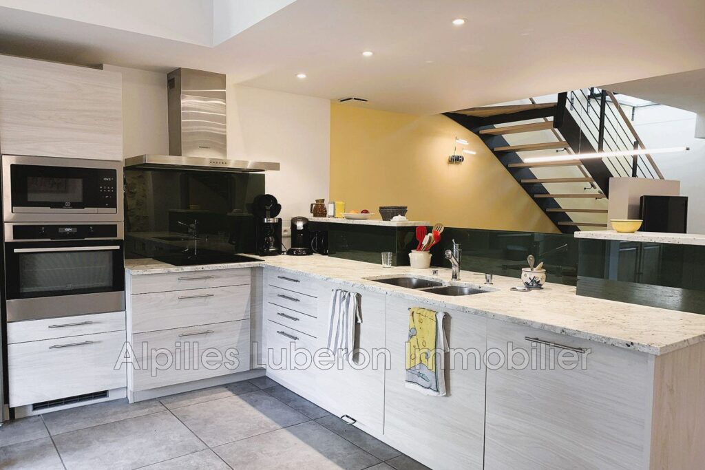 location maison de village 6 Pièce(s) – 6 pièces – 3 chambres – 150.00 m²