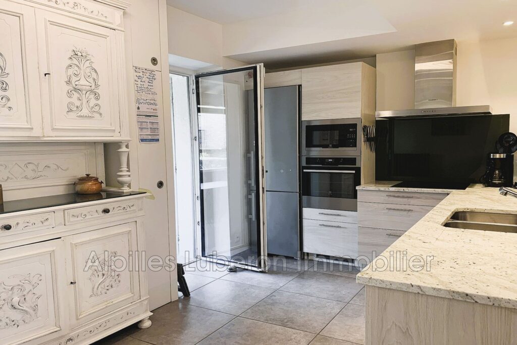 location maison de village 6 Pièce(s) – 6 pièces – 3 chambres – 150.00 m²