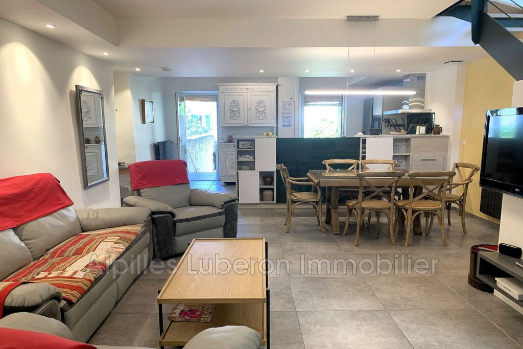 location maison de village 6 Pièce(s) – 6 pièces – 3 chambres – 150.00 m²