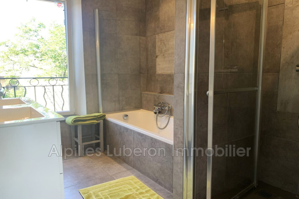 location maison de village 6 Pièce(s) – 6 pièces – 3 chambres – 150.00 m²