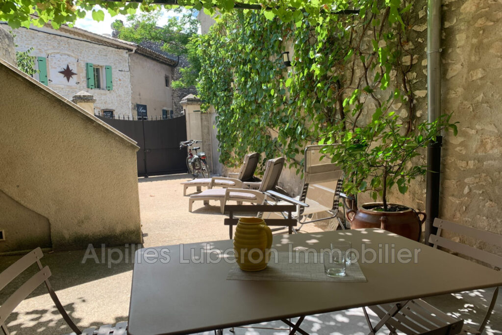 location maison de village 6 Pièce(s) – 6 pièces – 3 chambres – 150.00 m²