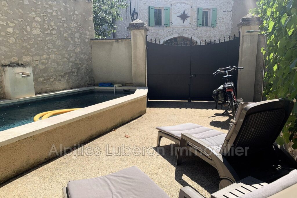 location maison de village 6 Pièce(s) – 6 pièces – 3 chambres – 150.00 m²