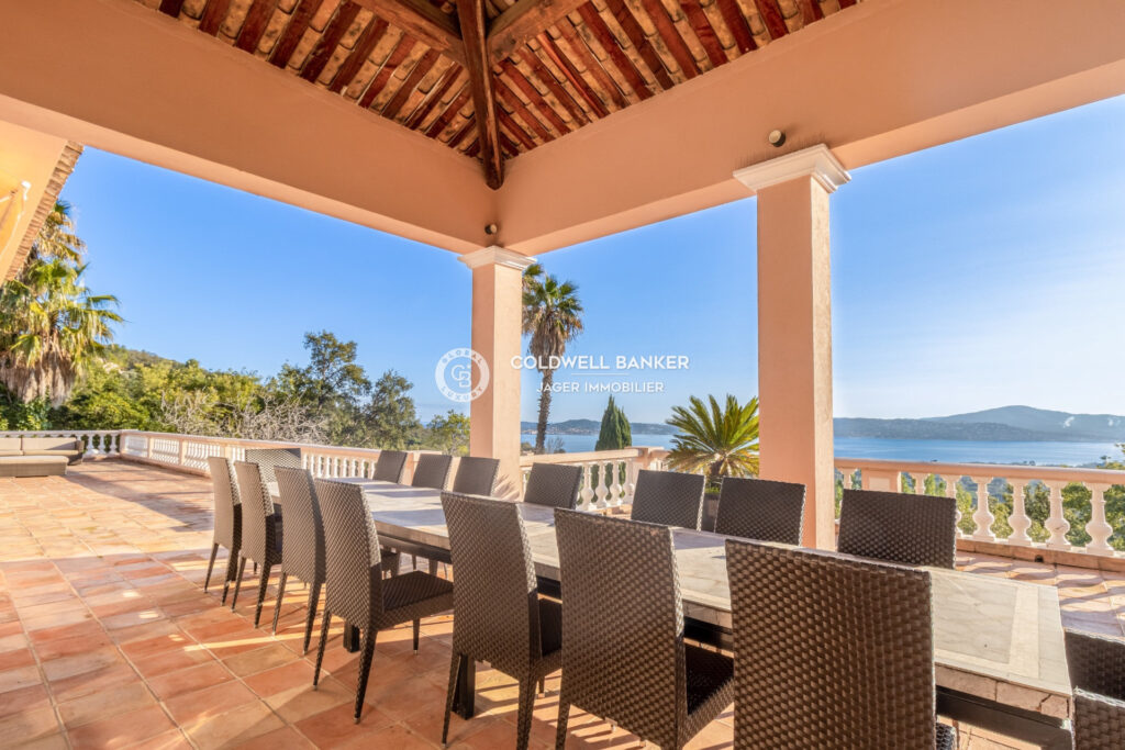 Propriété de 6000 m2 avec vue sur la mer et le Golfe de Saint- – 9 pièces – 7 chambres – 400.00 m²