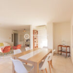 Appartement au dernier étage avec terrasse et garage – 5 pièces – 2 chambres – 152.00 m²