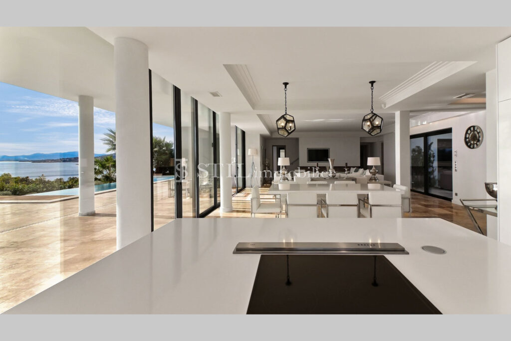 location villa 5 Pièce(s) – 5 pièces – 4 chambres – 250.00 m²