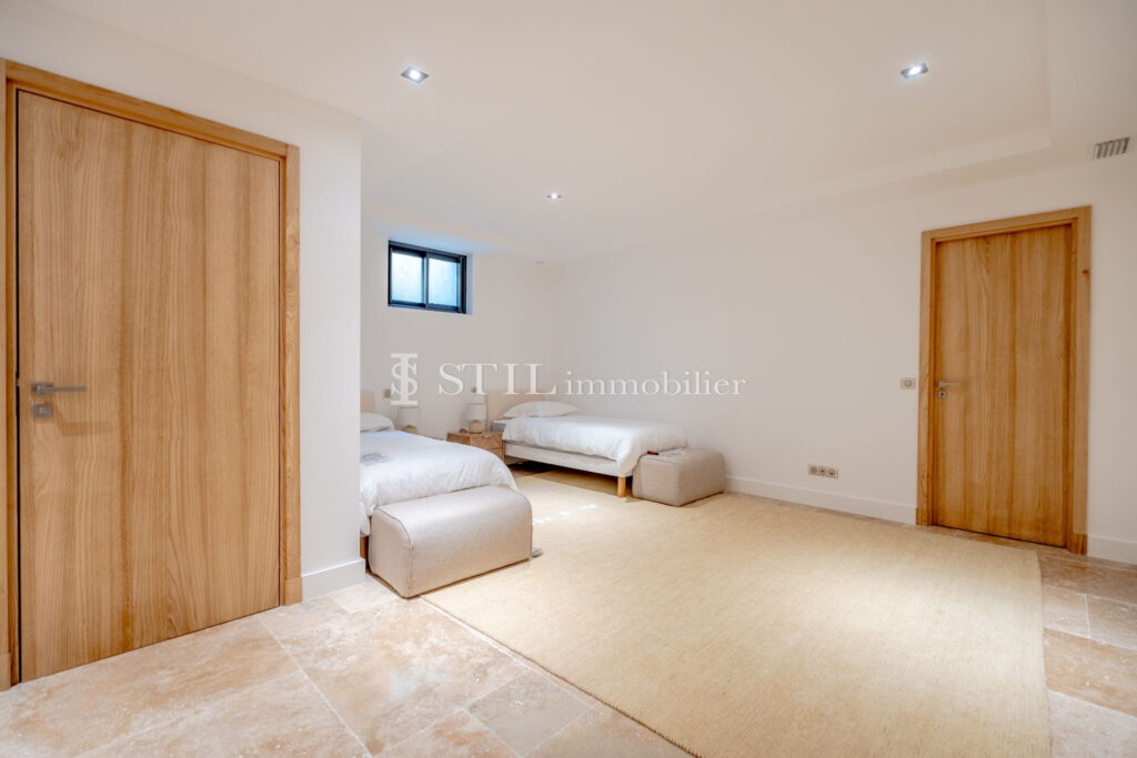 vente villa 5 Pièce(s) – 5 pièces – 4 chambres – 391.00 m²