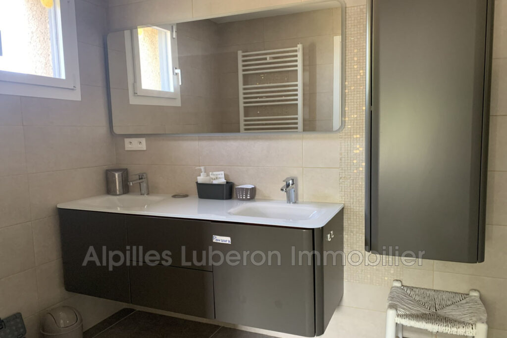 location maison de village 6 Pièce(s) – 6 pièces – 3 chambres – 150.00 m²