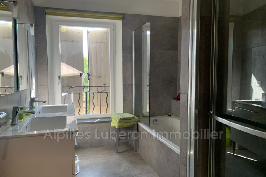 Maison à louer à Eygalières