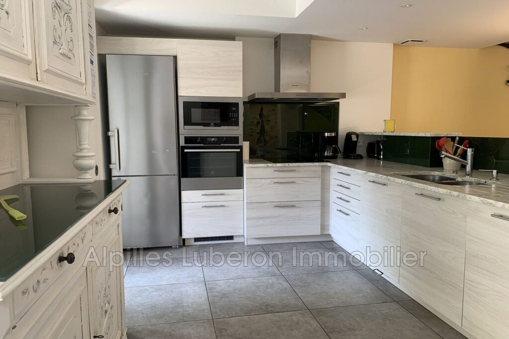 location maison de village 6 Pièce(s) – 6 pièces – 3 chambres – 150.00 m²