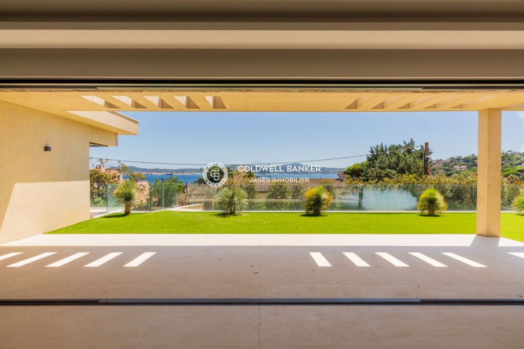 Sainte-Maxime – Projet villa contemporaine à pieds de la plage – 6 pièces – 4 chambres – 260.00 m²