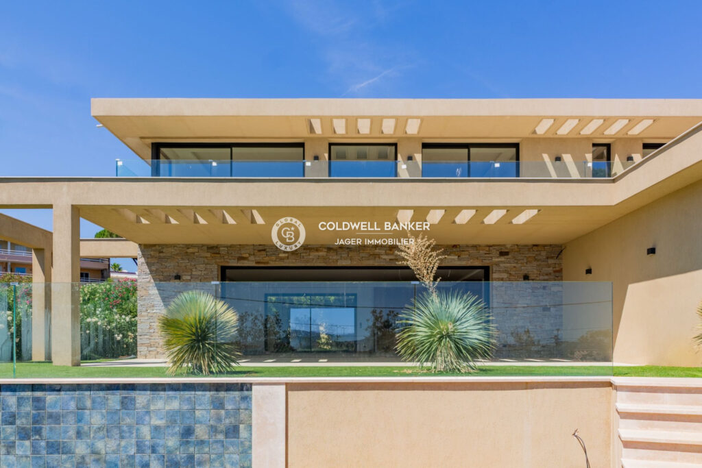 Sainte-Maxime – Projet villa contemporaine à pieds de la plage – 6 pièces – 4 chambres – 260.00 m²