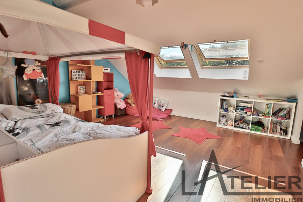 Maison Moderne de 250m2 avec 6 chambres et piscine – 9 pièces – 7 chambres – 250 m²